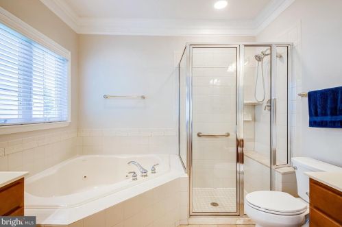 9517 Moonen Bay Ln, Bristow VA  20136-3515 exterior