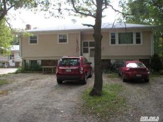 10 Pinelawn Ave, Smith Point, NY 11967-2020