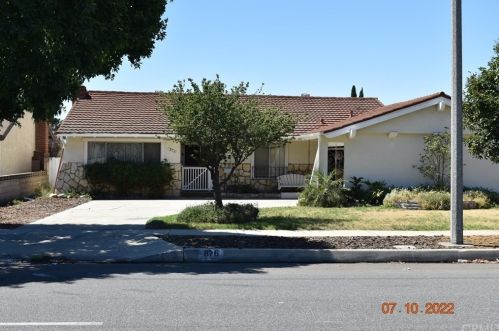 876 8th St, Upland, CA 91786-6401