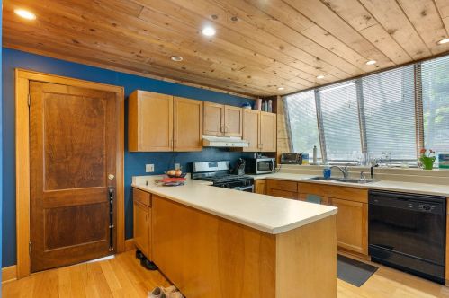 3000 Murray Ave, Milwaukee WI 53211-3205 exterior