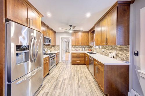 72 Maple Ave, Fishkill NY  12524-2213 exterior