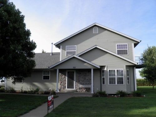 702 10th St, Durant, IA 52747-9619