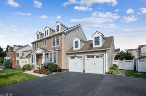 32 College Dr, East Orange, NJ 07017-2031