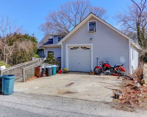 57 Long Beach Dr, Scotts Beach, NY 11789-1833