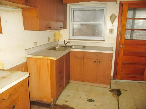 140 Magnolia St, Whitaker PA  15120-2439 exterior