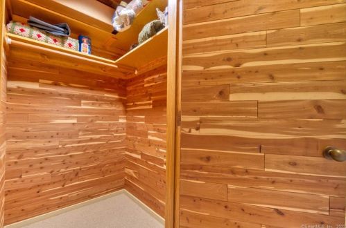 139 Wyneding Hill Rd, Manchester CT  06040-6608 exterior