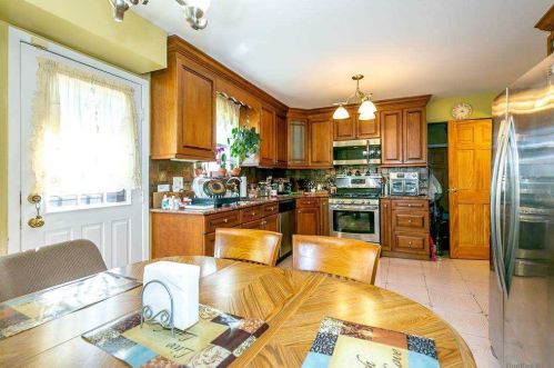 69 Walter Ave, Hicksville NY  11801-5354 exterior