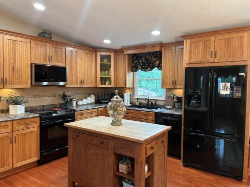 309 Rampart Blvd, New Kensington, PA 15068-9353