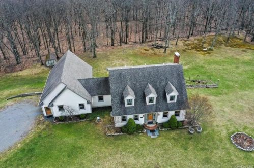 852 Mountain Rd, Port Jervis, NY 12771-3462