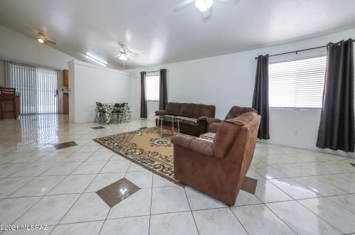 6455 Nelson Dr, Tucson, AZ 85730-3610