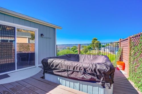 28101 Vista View Dr, Santa Clarita CA  91351-5710 exterior