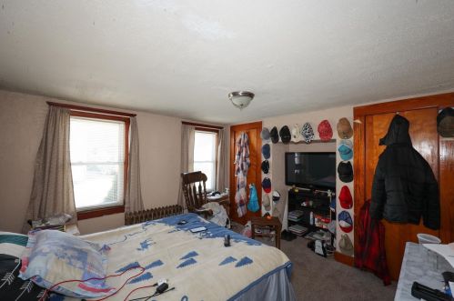 39 Vine St, Nashua NH 03060-3832 exterior