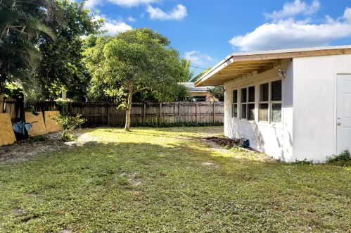 158 27th Pl, Boynton Beach FL  33435-7609 exterior