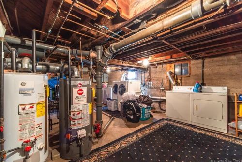 107 Birdsey Ave, Middletown CT  06457-4302 exterior