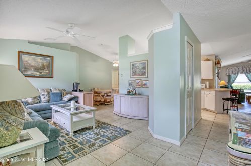 312 Summers Creek Dr, Merritt Island, FL 32952-2685