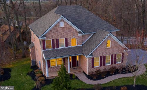 937 Aspen Ln, Red Lion, PA 17356-9404