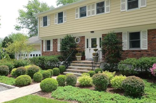 34 Pinesbridge Rd, Crotonville, NY 10562-2115
