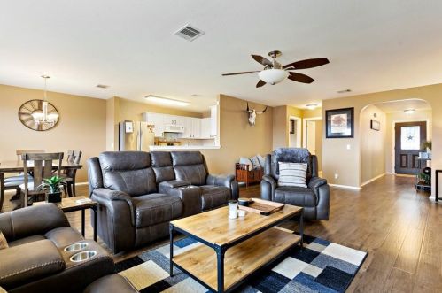 310 Mitchell Dr, Monadale, TX 78634-4384