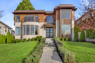 526 14th Ave, Kirkland, WA 98033-4829