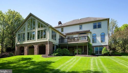 195 Northgate Dr, Camp Hill, PA 17011-1344