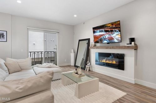 5664 Hazeltine Ave, Van Nuys CA  91423-2832 exterior