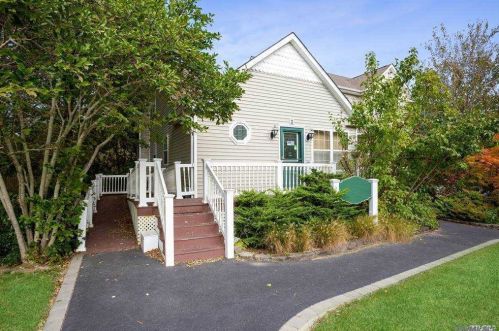 2 Laura Ct, Mount Sinai NY  11766-2360 exterior