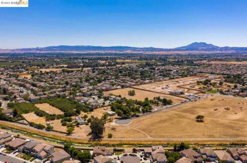 555 Honey Ln, Oakley, CA 94561-2736