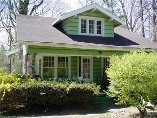 1086 Johnson Rd, New Haven, CT 06525-2632