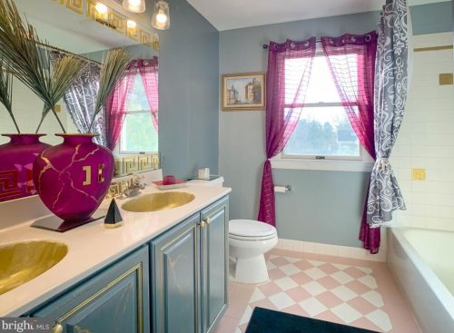 32 Sunrise Ct, Southampton PA 18966-1981 exterior