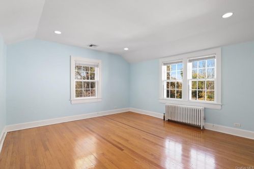 9 Avondale Rd, White Plains NY  10605-4101 exterior