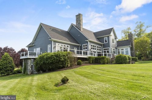 17621 Stonegait Ct, Round Hill VA  20141-2264 exterior