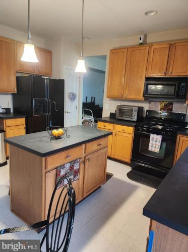 2 Cambridge Ln, Berlin Boro NJ  08009-9692 exterior