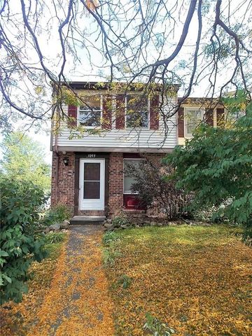 3255 Sherwood Dr, Walworth, NY 14568-9416