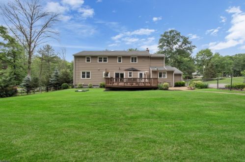 4 Fawn Ln, Martinsville NJ  08836-2368 exterior