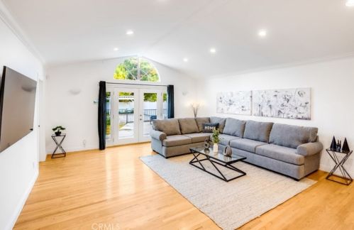 11814 Hesby St, North Hollywood CA  91607-3218 exterior