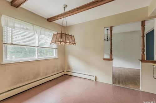 9 Foothill Ln, Elwood NY  11731-4106 exterior