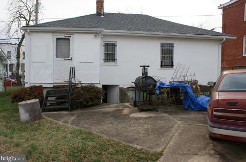 4248 Brooks St, Washington, DC 20019-3424