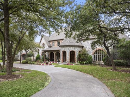 2305 Bayshore Dr, Lewisville TX  75022-5569 exterior