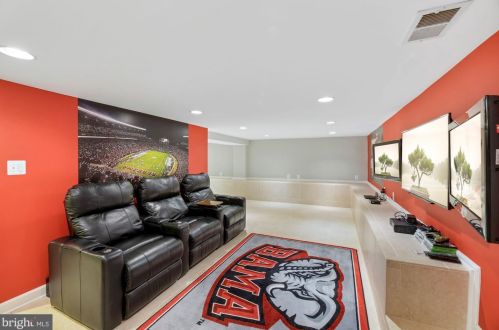 1802 Pimmit Dr, Falls Church VA  22043-1114 exterior