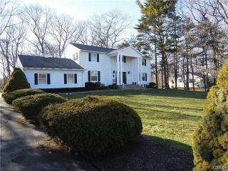 18 Fawn Cir, Bridgeport, CT 06611-3222
