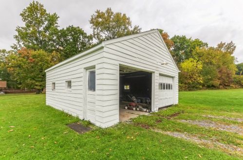 3998 Mitchell Rd, New Castle PA  16105-4412 exterior