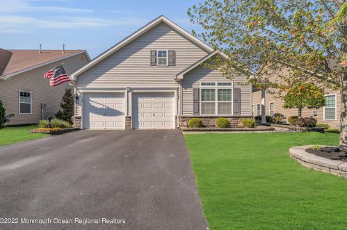 14 Enclave Blvd, Lakewood, NJ 08701-5799