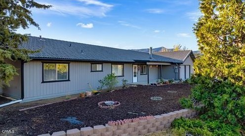 21900 San Gabriel Dr, Tehachapi, CA 93561-9405