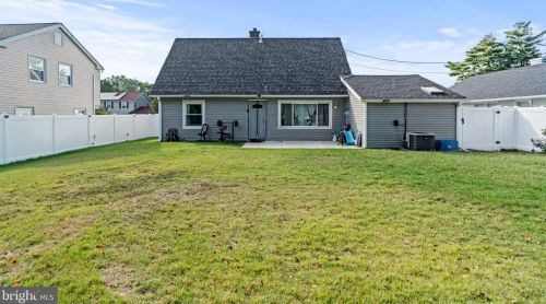 28 Buckingham Dr, Willingboro NJ  08046-1623 exterior