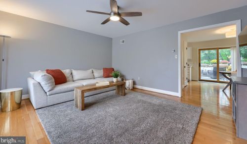 527 Cobblestone Ln, Lancaster, PA 17601-3351
