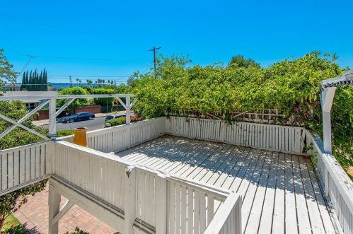 16027 Hartland St, Van Nuys CA 91406-4808 exterior