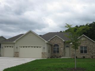 8574 Chaucer Cir, Bristol, WI 53104-9278