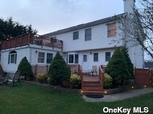 6 Hinton Ave, Babylon, NY 11702-1408
