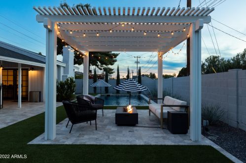 5744 12 St, Phoenix AZ 85086-7351 exterior