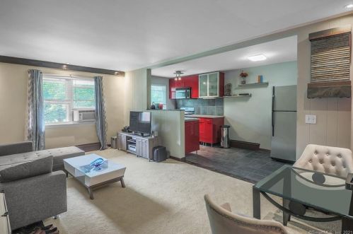 198 Seaton Rd, Stamford, CT 06902-3329